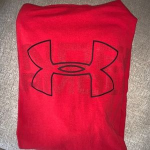 Men’s UA long sleeve tee-shirt.